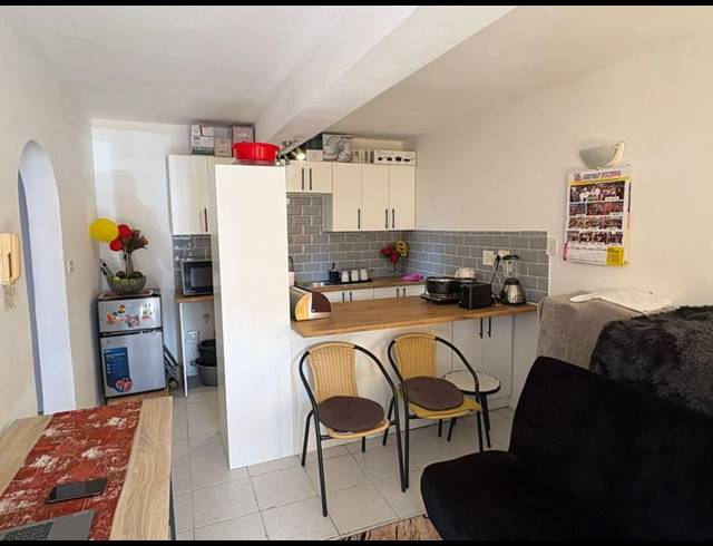 1 BEDROOM PROPERTY TO RENT IN FISH HOEK
